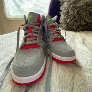 Women’s Size 8.5 Nike shoes/sneakers
